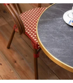 60 cm verstelbare zwartmarmeren terrastafel en 2 rode stoelen