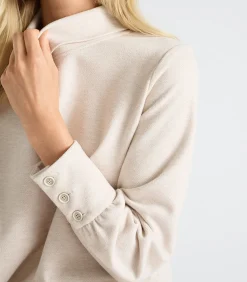 Beige kleed met opstaande kraag