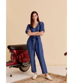 Blauwe jumpsuit met strik aan de taille en korte pofmouwen