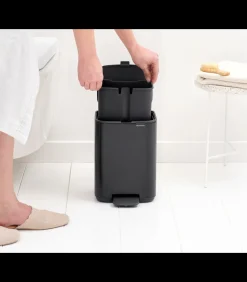 Brabantia Bo Pedaalemmer, 4 liter, stil sluitend, kunststof binnenemmer - Matt Black