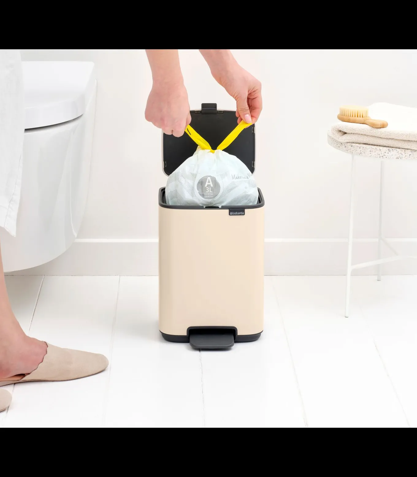 Brabantia Bo Pedaalemmer, 4 liter, stil sluitend, kunststof binnenemmer - Soft Beige