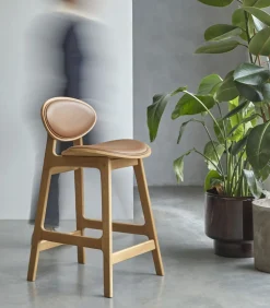 Counterstoel Maia in massief eikenhout en leer