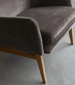 Fauteuil van massief eikenhout en grijs fluweel