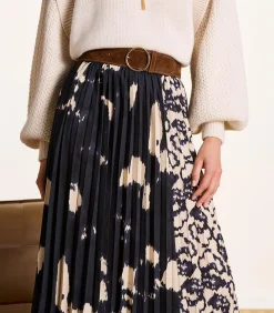 Geplooide rok tot halverwege de lengte in blauw en beige print