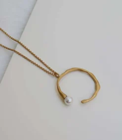 Gouden ronde ketting Eclat met witte parel