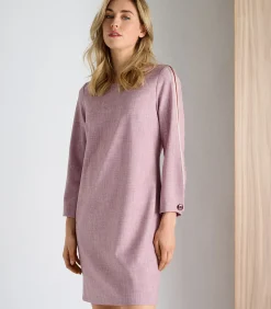 Kleedje in roze met contrastlint op de schouders