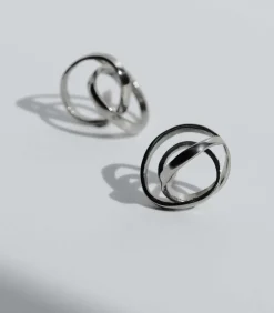 Kleine zilveren Embolic oorbellen