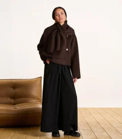 Korte bruine wollen jas met afneembare sjaal