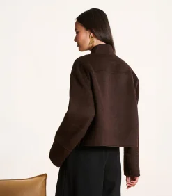 Korte bruine wollen jas met afneembare sjaal