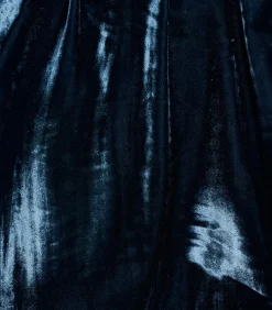 Korte jurk van petrolblauwe fluweel met lange mouwen