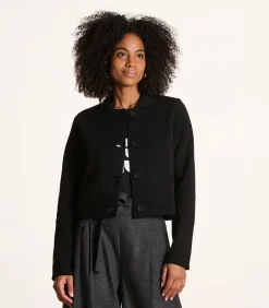 Korte zwarte gilet in gebreide stof met overhemdkraag