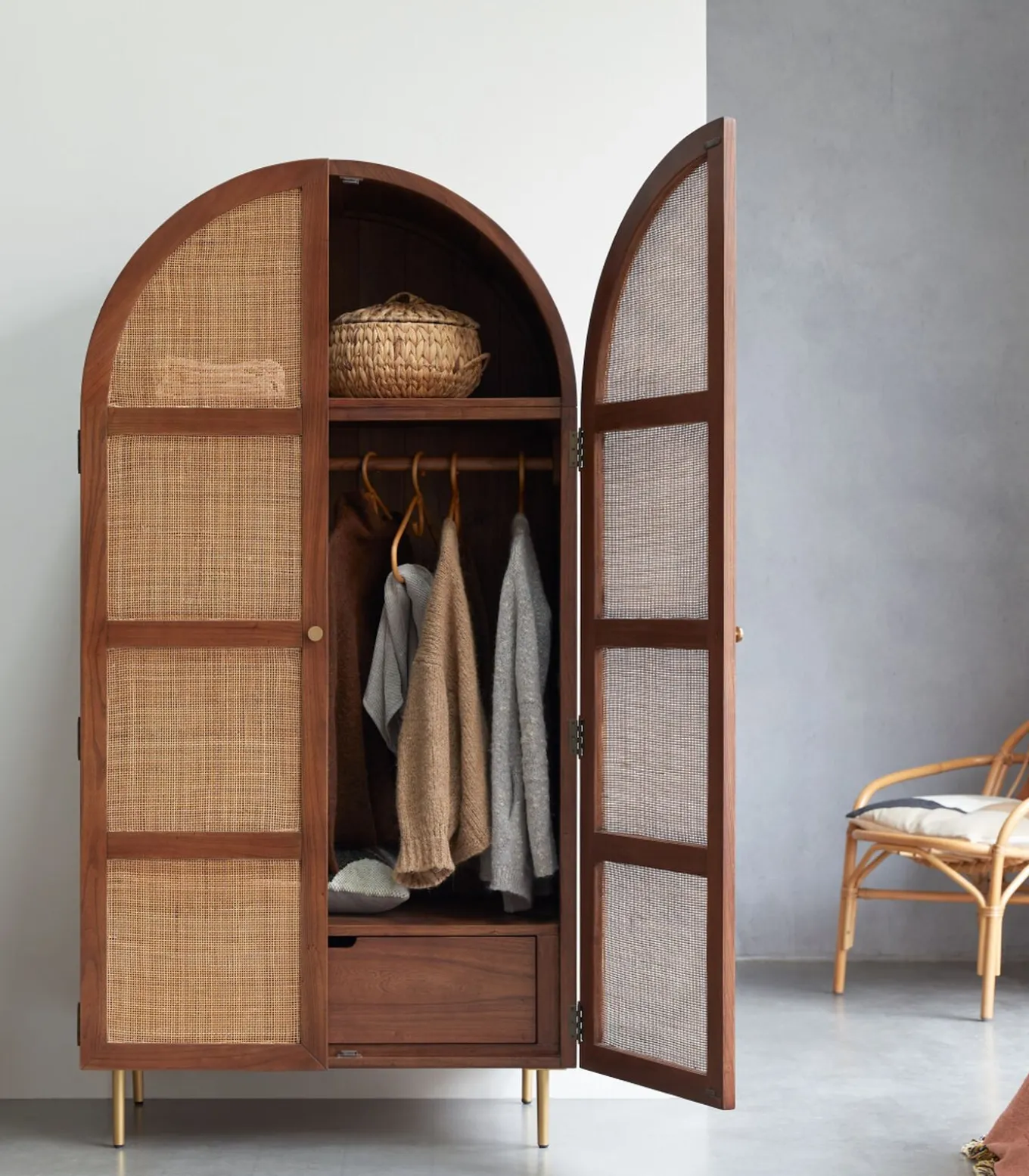 Lisbeth - Kast van iepenhout en riet