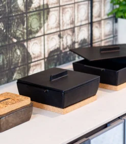 Luxe - Keramiek - Ovenschaal met deksel - Inclusief onderzetter van kurk - Zwart