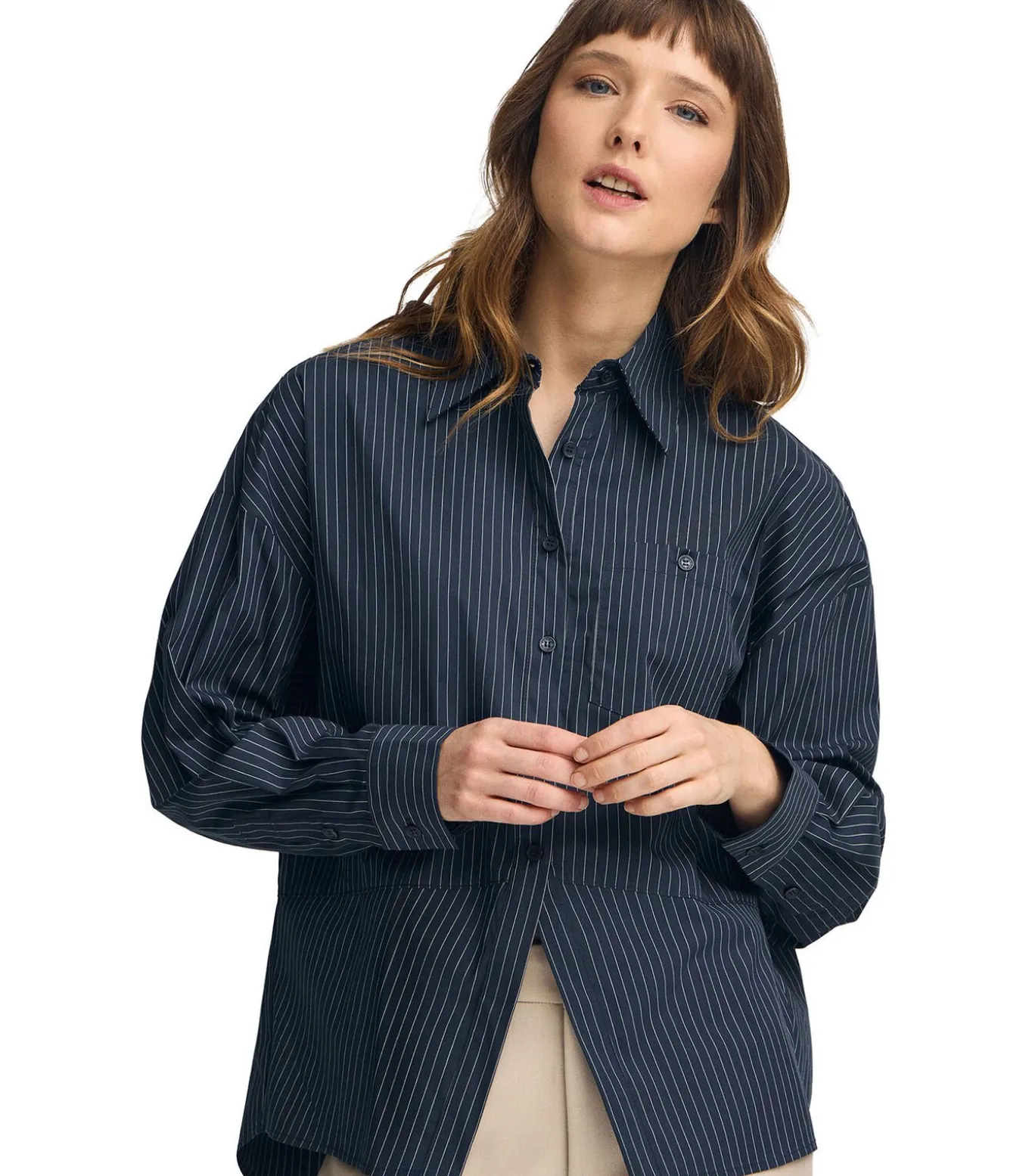 Marineblauw hemd met relaxed fit en klassieke kraag