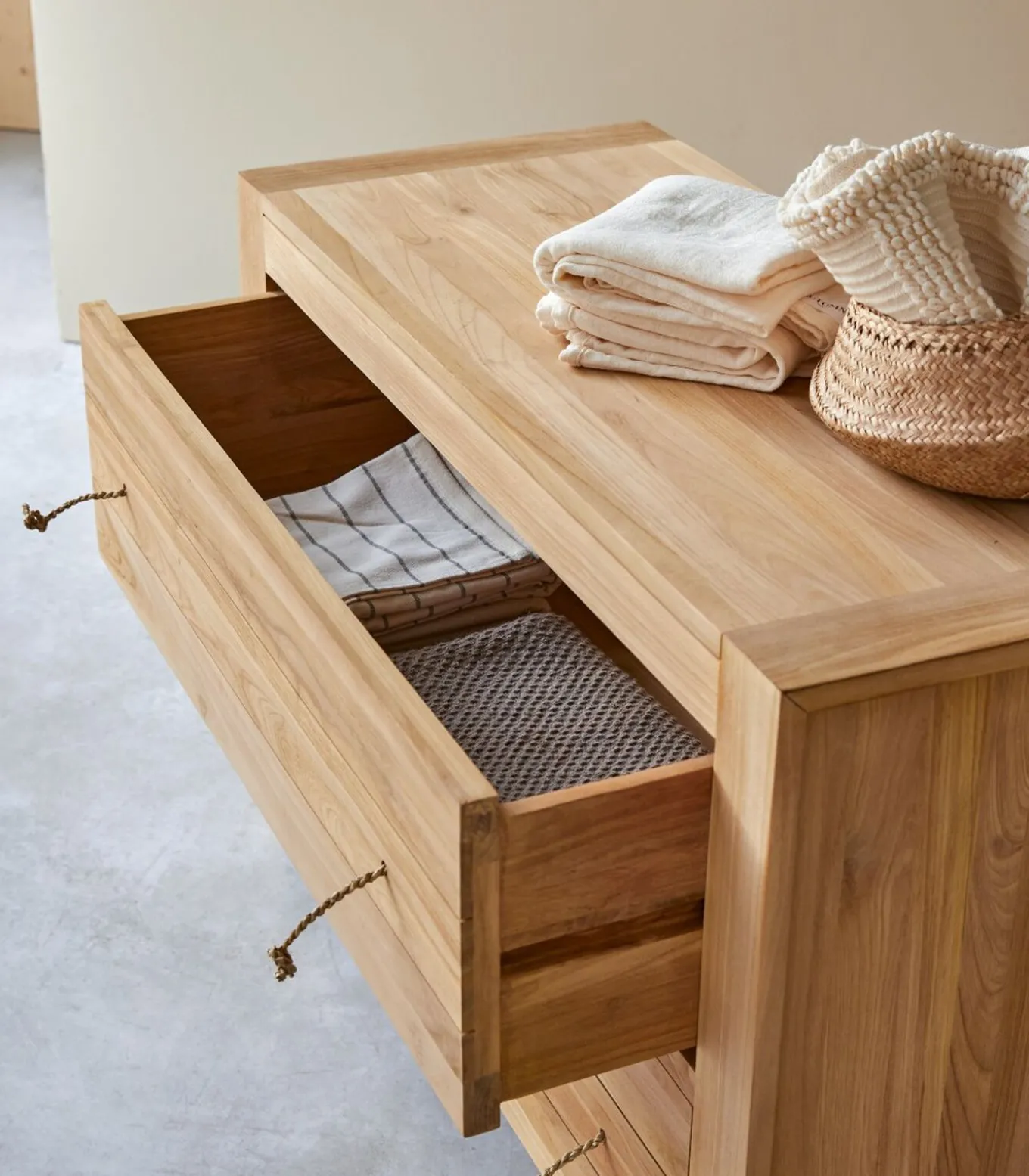 Minimalys - Massief teakhouten ladekast