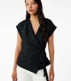 Mouwloze Zwarte Wikkelblouse met Ceintuur