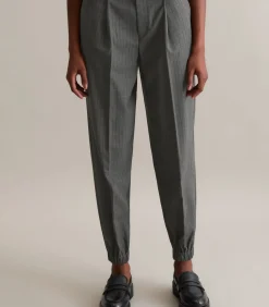 Relaxte cropped krijtstreepbroek