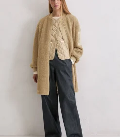 Relaxte teddyjas in blousonstijl