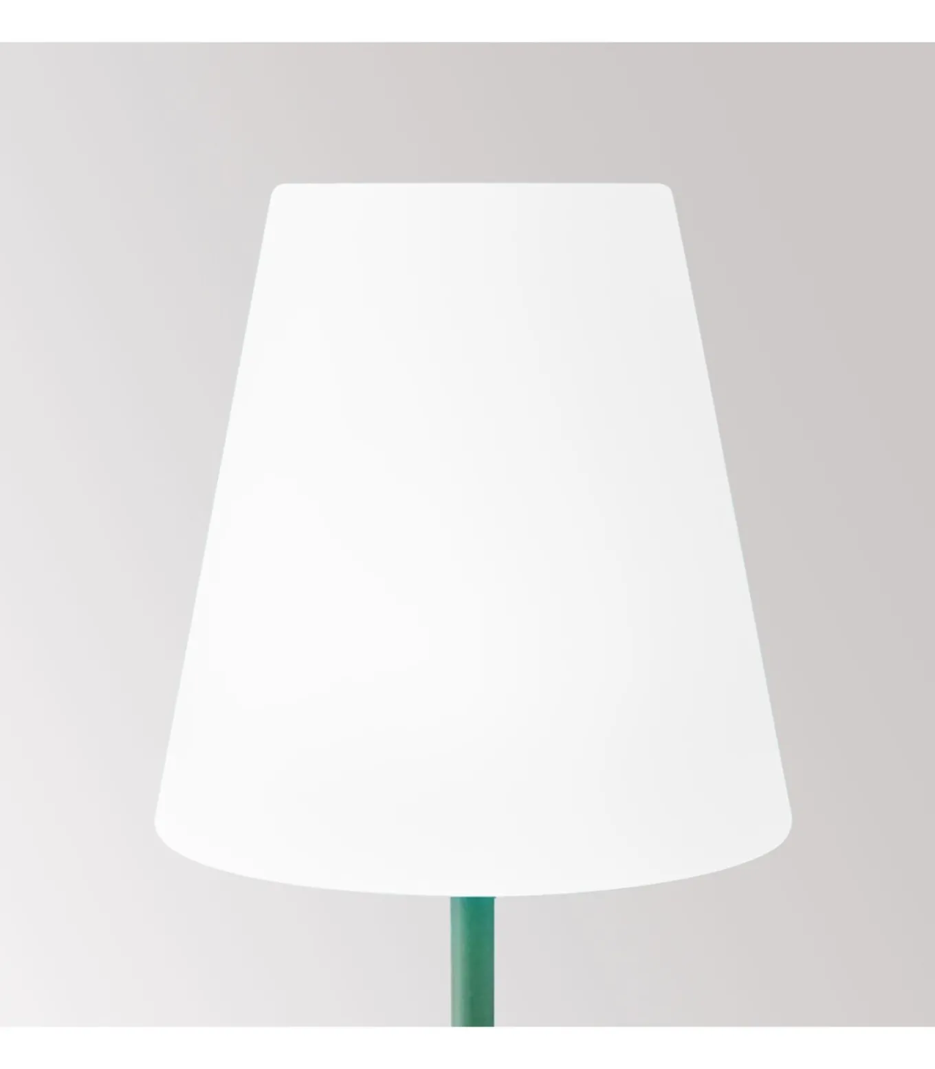 Rode stalen lantaarnpaal