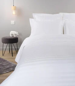 Set van 2 luxe gestreepte kussenslopen in Wit katoensatijn 65x65 cm