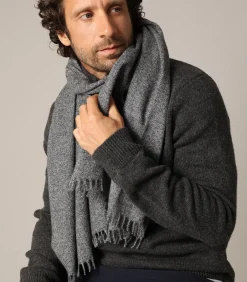 STEW - Effen sjaal met franjes en een tijdloze stijl