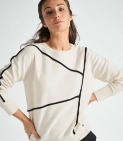 Stijlvolle pull in ecru met zwarte belijning