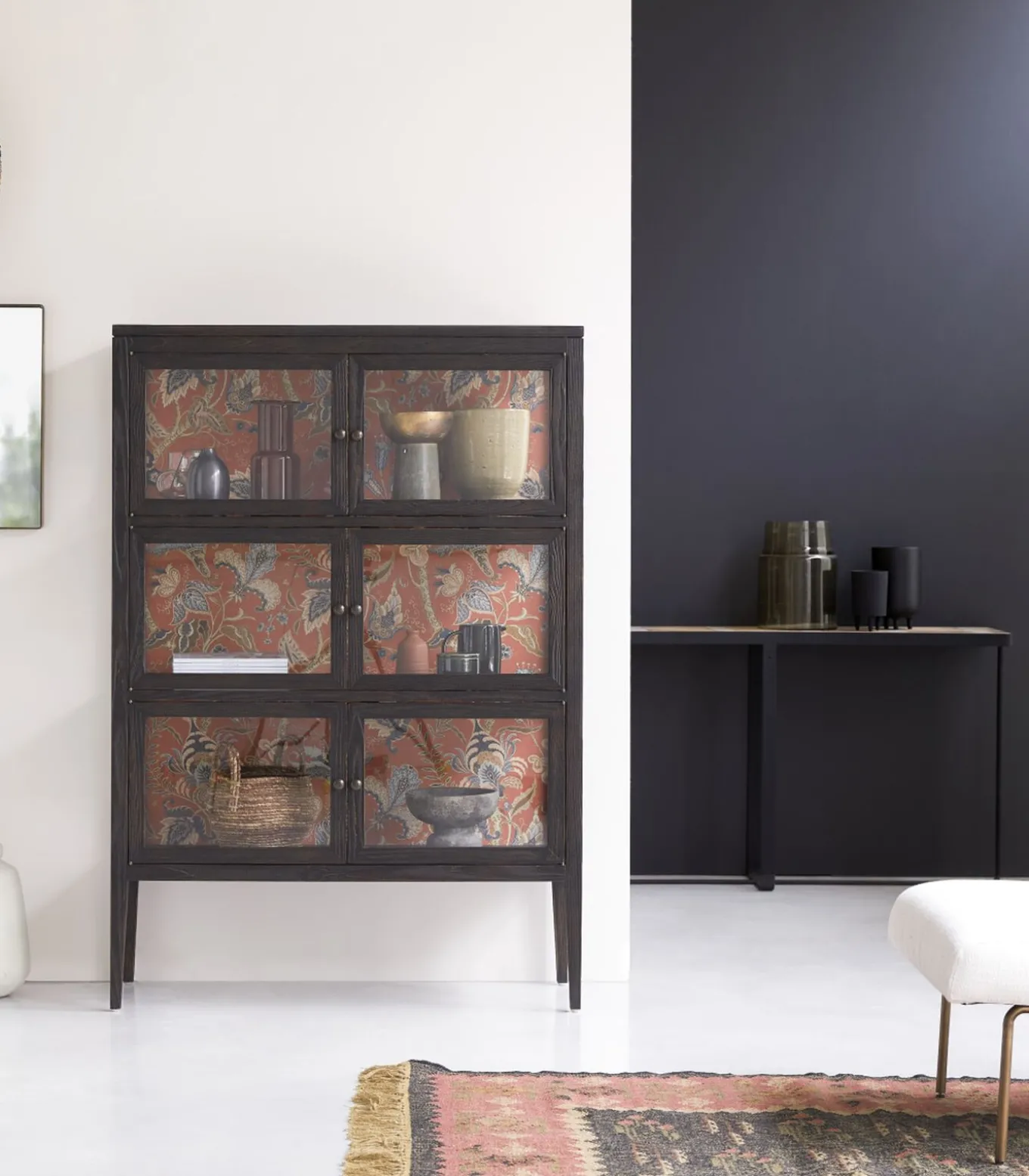 Tana - Vitrinekast van iepenhout