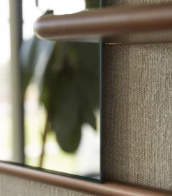 Wandrek met spiegel in notenhout en messing Félicie