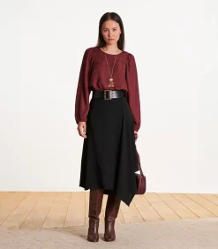 Zwarte asymmetrische rok tot halverwege de lengte